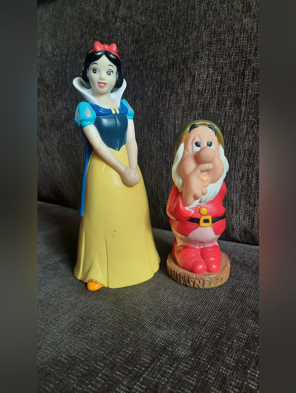 Vintage Disney Snow White Bank and Seven Dwarfs Rubber Vinyl Figures - Picture 8 of 10